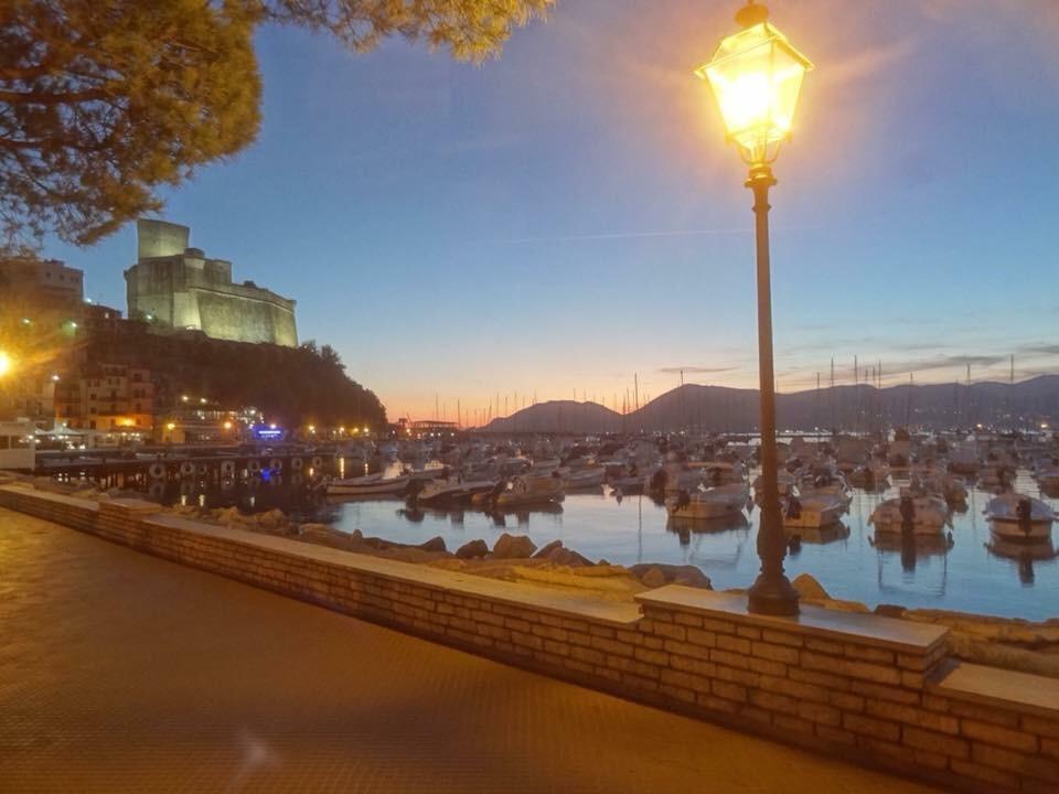 Affittacamere La Baia Di レーリチ エクステリア 写真